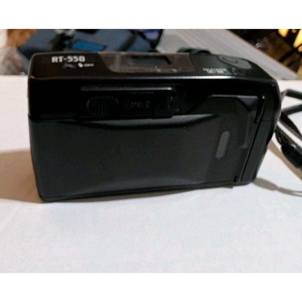 Ricoh RT-550 Vintage 35mm Film Camera Bundle With Original Manual And Bag Case